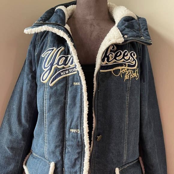 NY Yankees Denim Sherpa Hooded Jacket - Picture 3 of 14